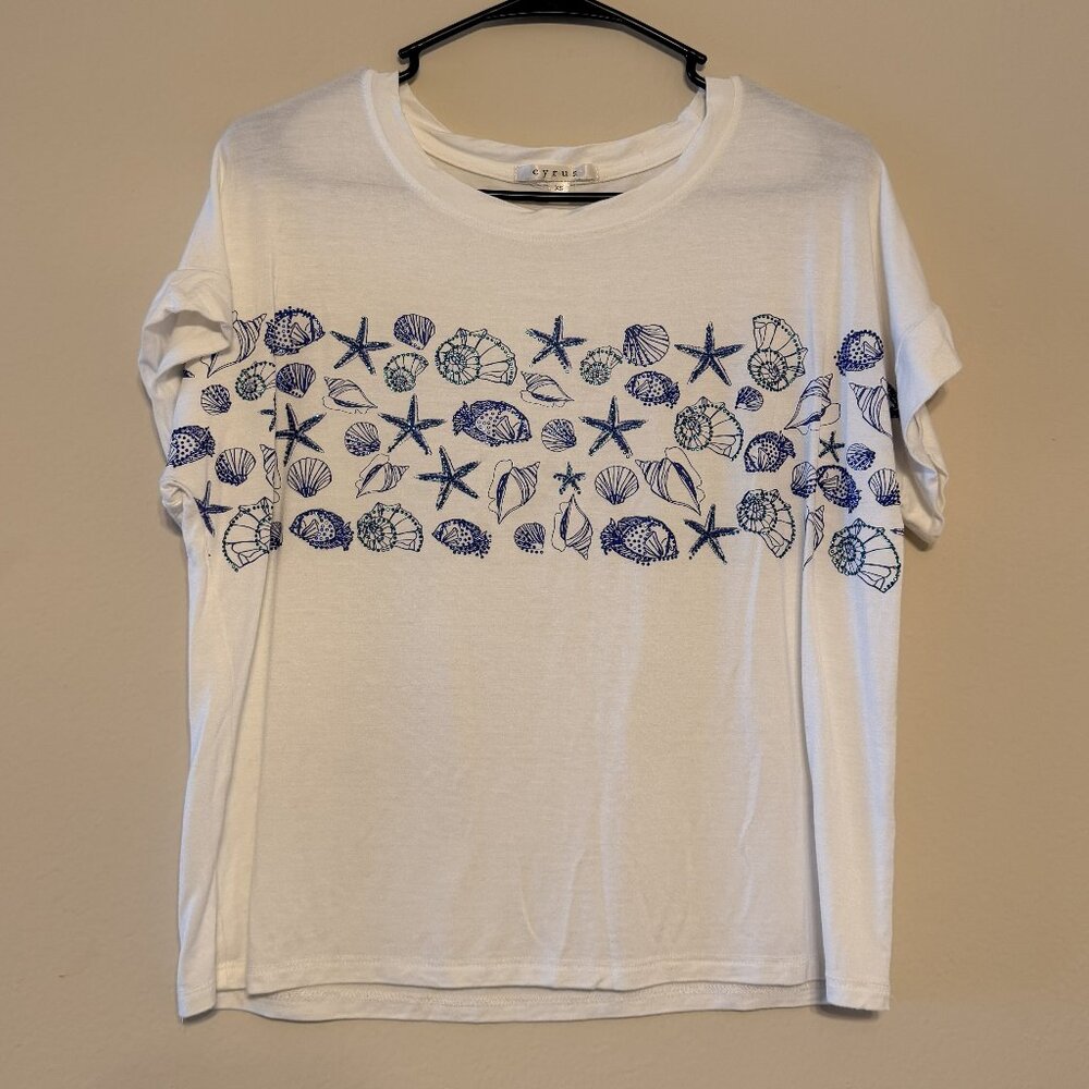 Cyrus Women’s White T-shirt Graphic Seashell Starfish tee Size XS